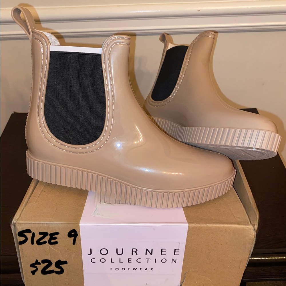 Journee Collection Tan Chelsea Boots